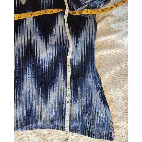 F58 Notations blue blouse with light embroidery pattern, longer at sides - Picture 4 of 10